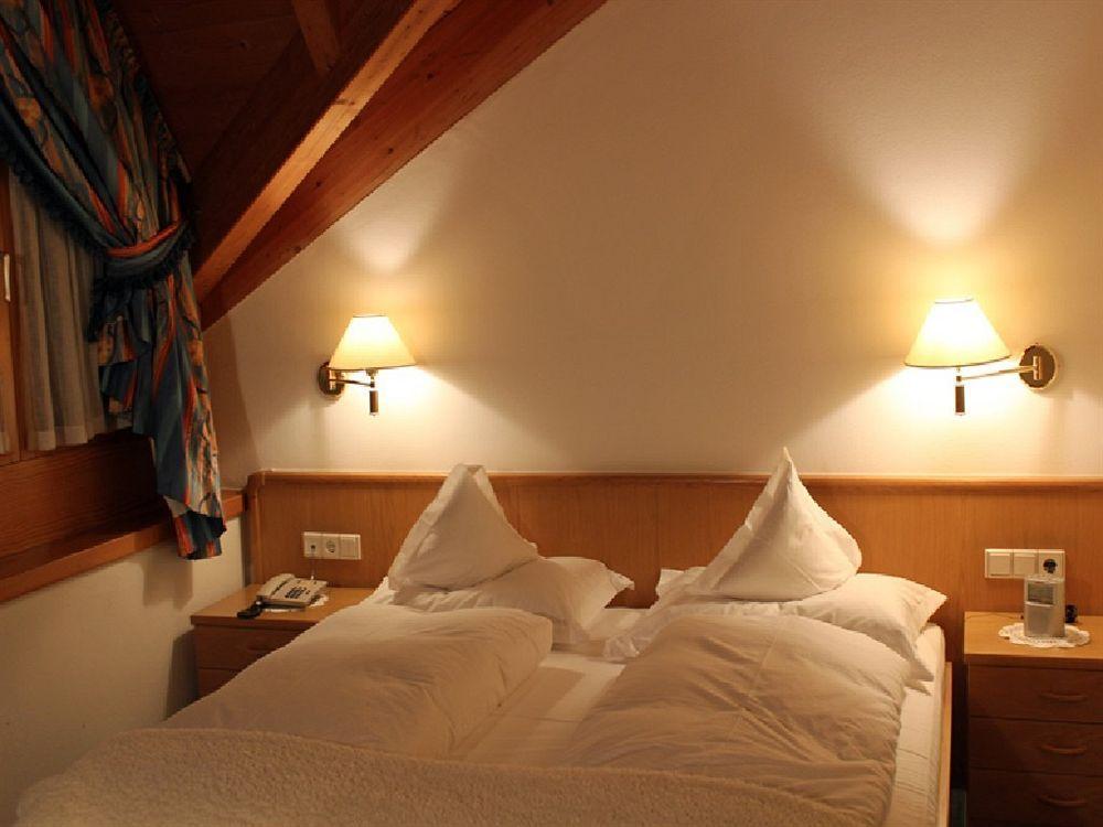 Hotel Loewenhof Брессаноне Экстерьер фото