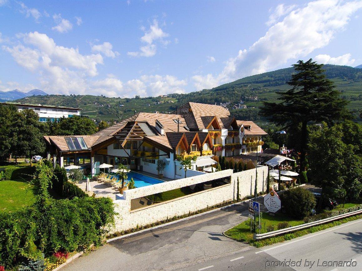 Hotel Loewenhof Брессаноне Экстерьер фото